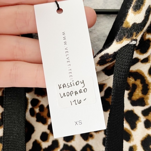 Velvet by Graham and Spencer NWT Kassidy Leopard Print Hoodie Sweatshirt Size XS - Picture 9 of 11